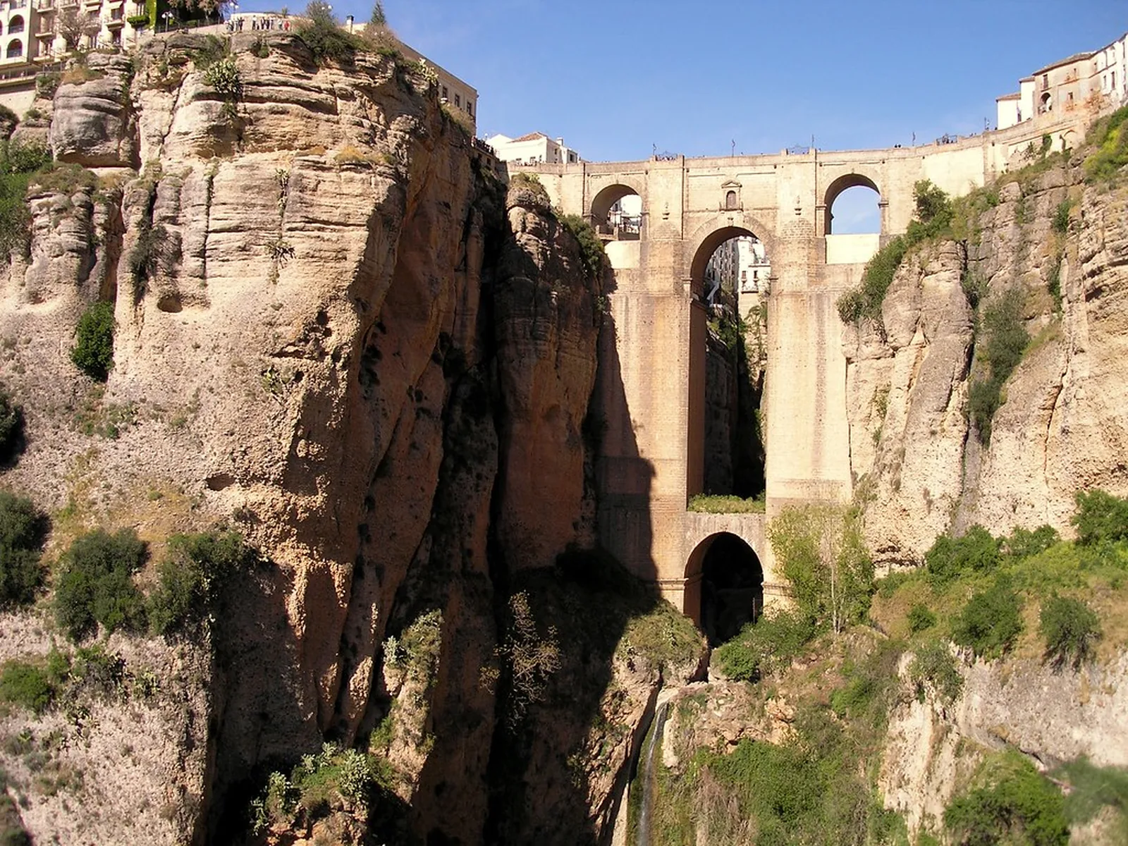 Puente Nuevo bridge over El Tajo gorge in Ronda, Andalucía