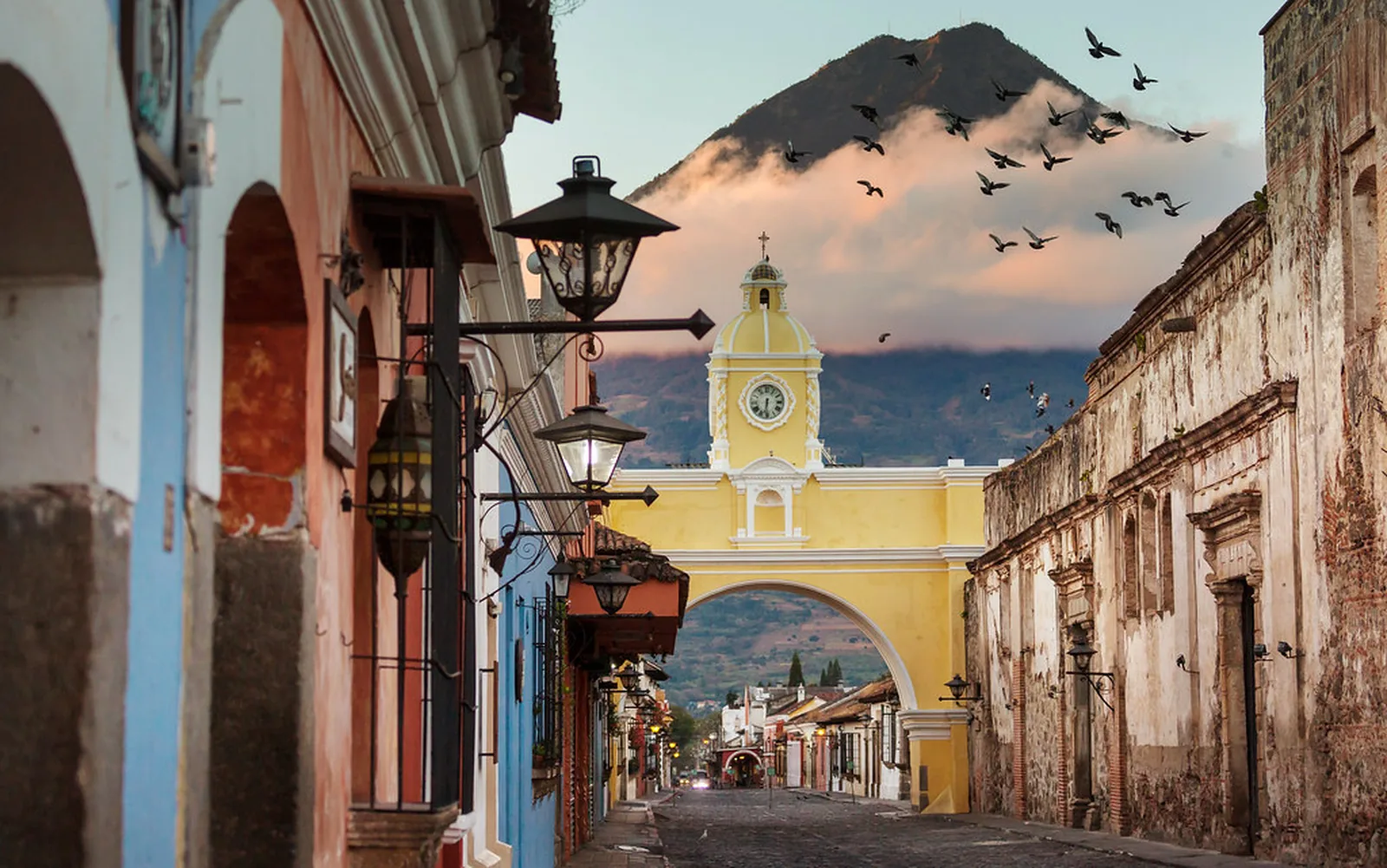 Santa Catalina Arch framing Volcán de Agua in Antigua Guatemala